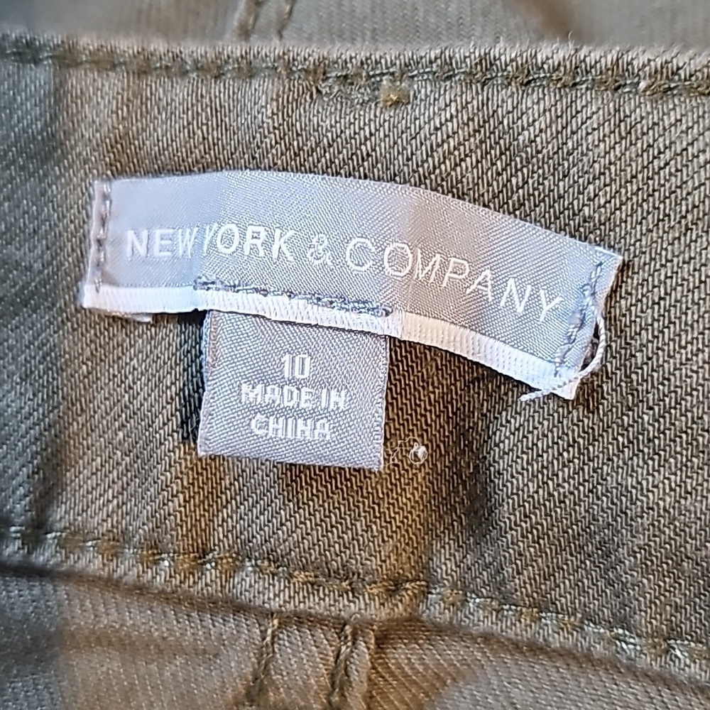 3/$25 NY&C Size 10 Green Distressed Jeans - Picture 3 of 4